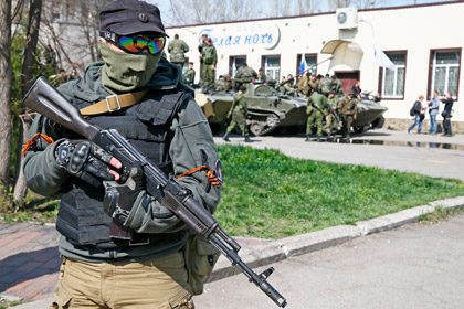 Вооруженные люди в Славянске.