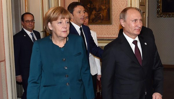 Путин с ручкой и бумагой разъяснил Меркель украинский газовый вопрос