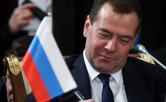 Медведев: назначение Саакашвили «продолжением шапито-шоу»