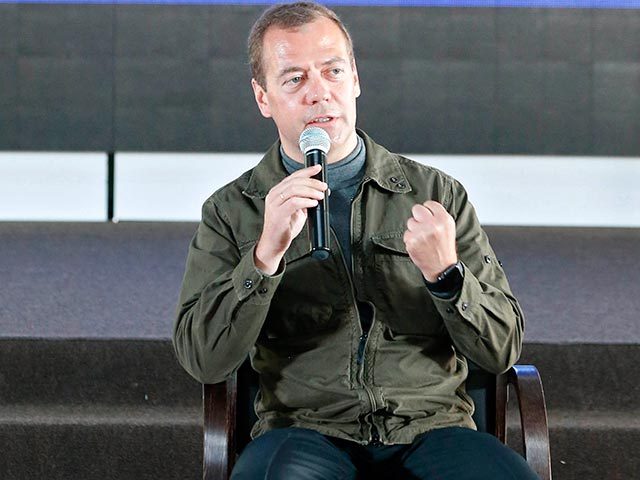 Медведев увеличил площадь шельфа РФ в Охотском море
