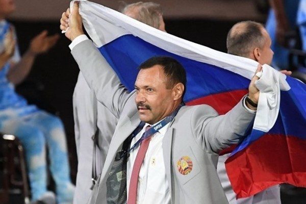 Сотрудник Минспорта республики Белорусь - нес флаг России на Паралимпиаде