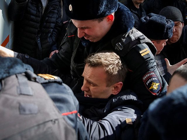 Навального и активистов антикоррупционной акции задержали в Москве