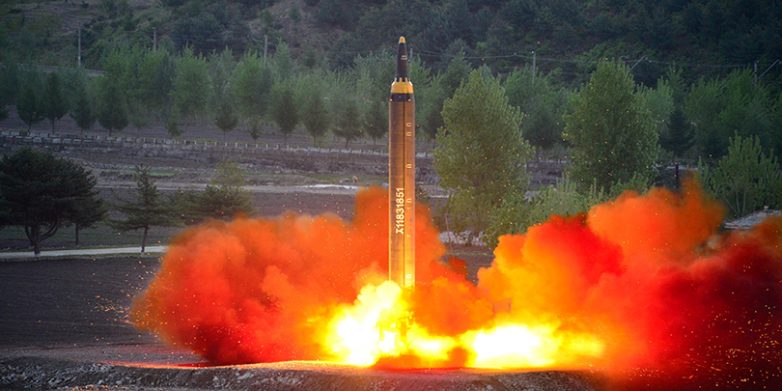 Запущенная с территории КНДР ракета упала в Японии