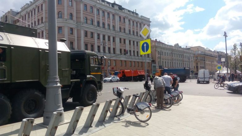 В Москве закрыли вход на Тверскую для пешеходов