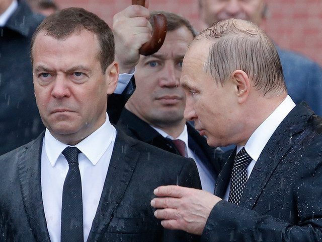 Медведев отказывается ездить в регионы из-за фильма «Он вам не Димон»