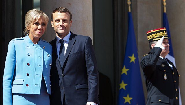 Более 150000 французов подписали петицию против жены Макрона