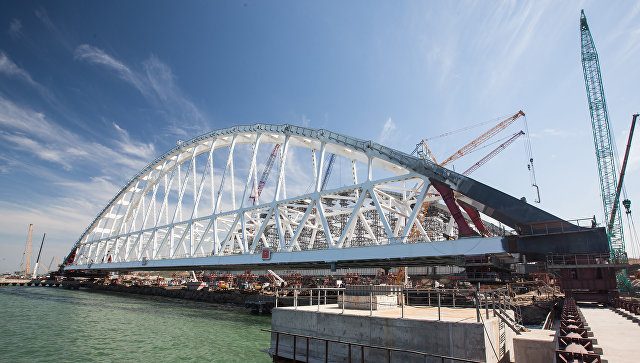 В Керченском проливе началась устанавка арки ж\д моста в Крым