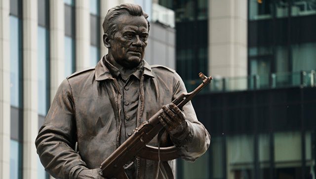 Скульптор памятника Калашникову, прокомментировал ситуацию с чертежом на памятнике Калашникову