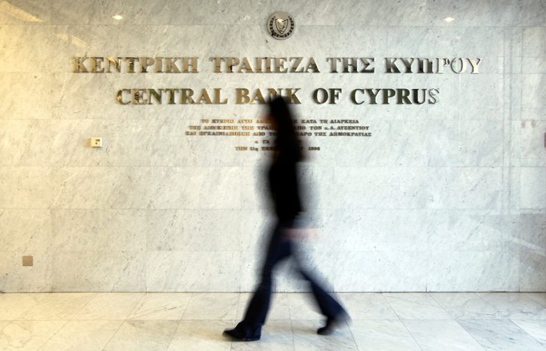 Банки Кипра закрывают счета компаний из офшоров