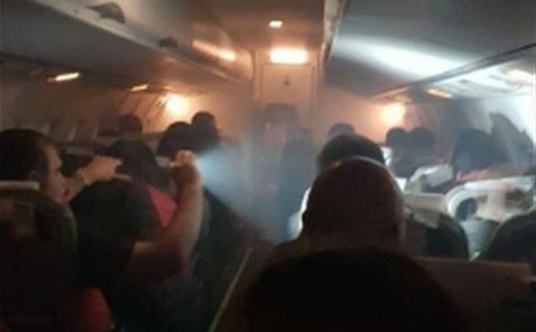 Самолет с перуанскими болельщиками задымился на подлете к Тюмени