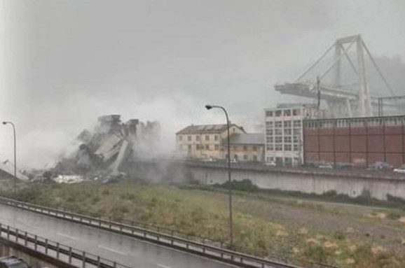 Десятки человек погибли в результате обрушения моста в Генуе
