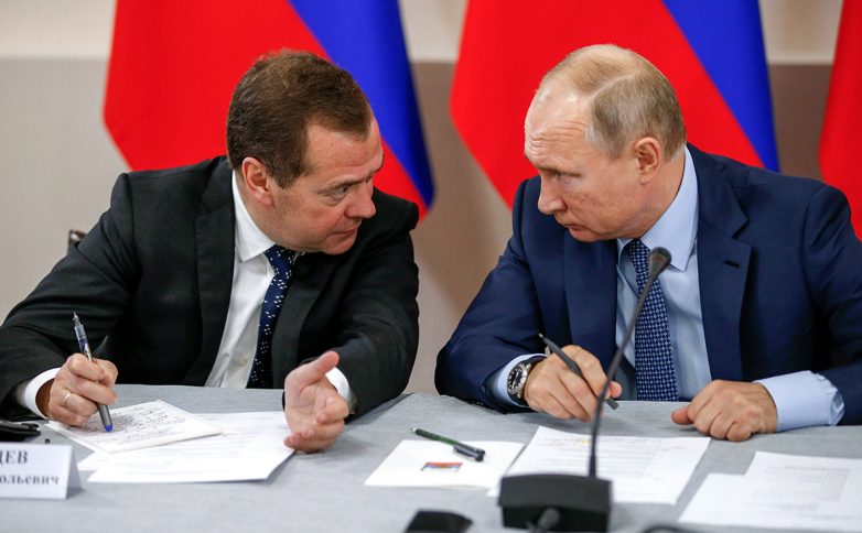 Путин дал поручение Медведеву вникнуть в реальную жизнь россиян