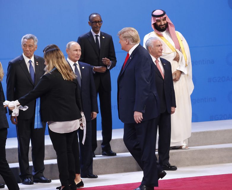 Путин и Трамп не поздоровались перед совместным фото на саммите G20