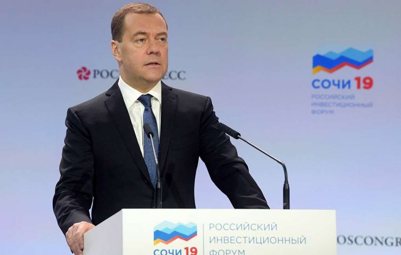 Медведев предложил изменить подход к оценке уровня бедности