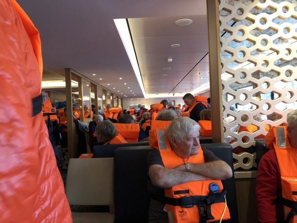 В Норвегии эвакуируют 1300 человек с терпящего бедствие круизного лайнера