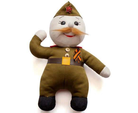Ветераны и пользователи соцсетей раскритиковали «патриотическую» игрушку «Ветеран»