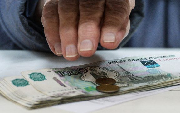 Россиянам начали выплачивать надбавки к пенсиям
