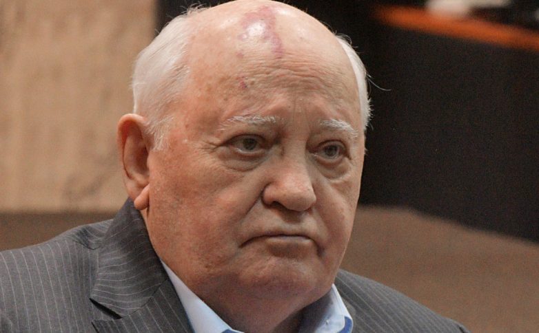 Горбачев предложил отменить длинные выходные из-за «спивающихся» россиян