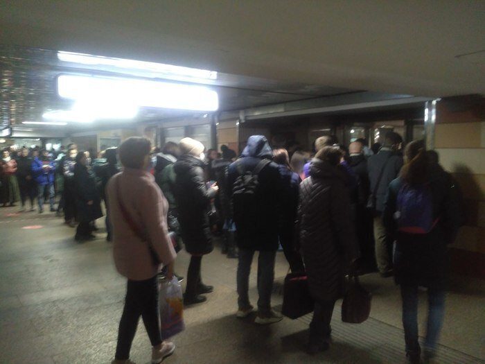 Власти Москвы превратили метро в очаг распространения инфекции. Москвичи требуют отставки Собянина