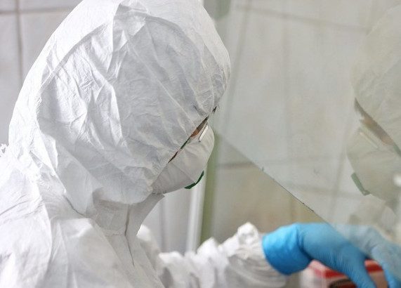 Почти 500 медиков умерли в России от коронавируса. Это даже больше, чем в «Списке памяти»