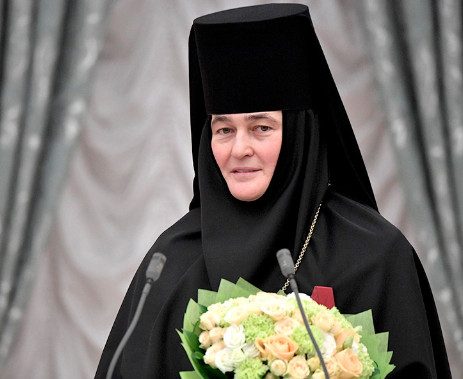 Патриарх Кирилл благословил настоятельницу московского монастыря на продажу Mercedes за 9,5 млн рублей