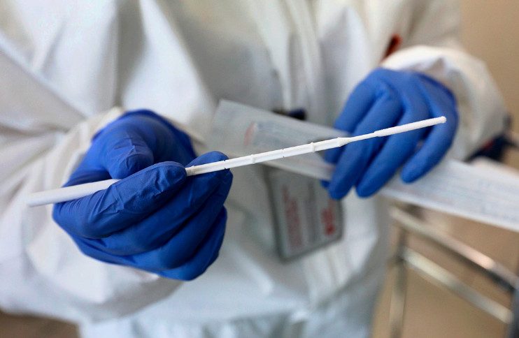 В России запущена горячая линия для жалоб на задержку результатов тестов на коронавирус