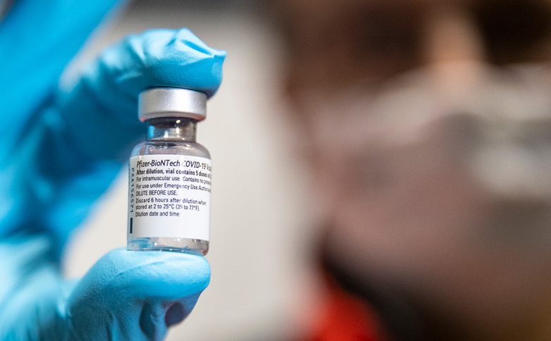 Росздравнадзор запретил использование вакцины Pfizer во всех частных клиниках