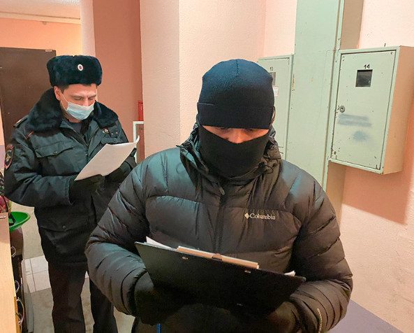 К оппозиционным политикам приходит полиция, чтобы «предостеречь» их от встречи Навального