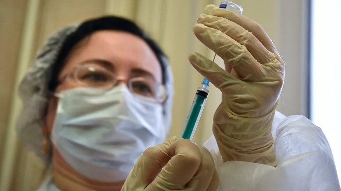 В России началась массовая вакцинация от COVID-19