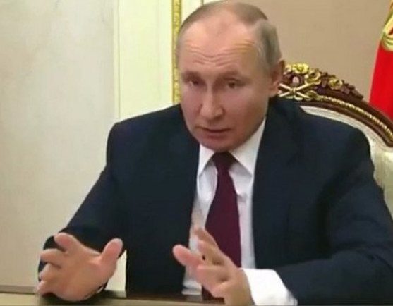 Владимир Путин подписал закон, который позволит ему еще дважды избраться главой государства