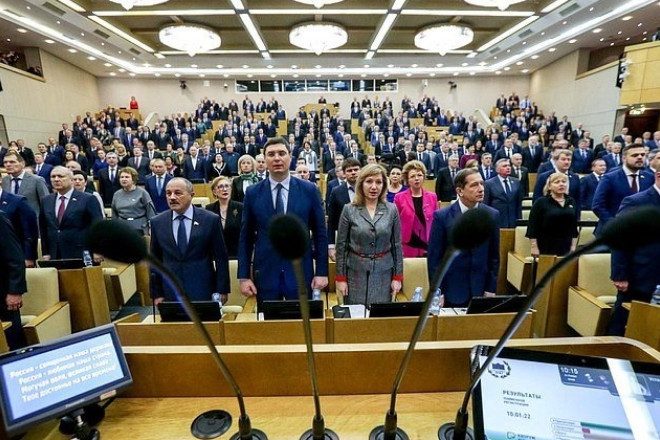 Самые безынициативные и молчаливые: депутаты Госдумы, которые за 5 лет ни разу не выступили и не внесли ни одного закона