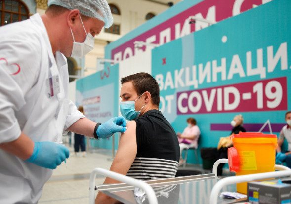 В Госдуме поддержали идею сделать вакцинацию обязательной для всех россиян