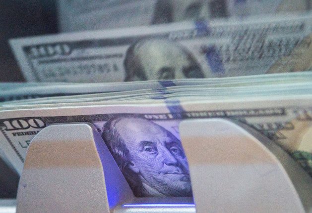 США пригрозили ограничить конвертацию российской валюты в доллары и евро