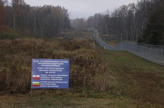 Польша строит забор на границе с Россией