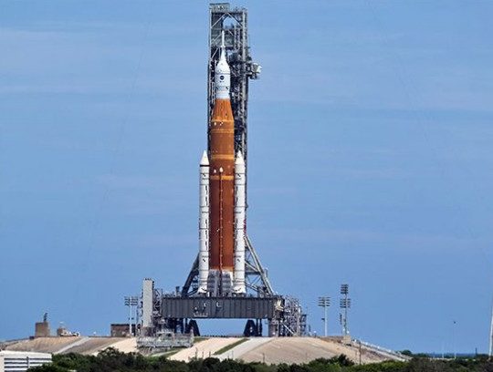 США запустили на Луну ракету-носитель SLS с кораблем Orion