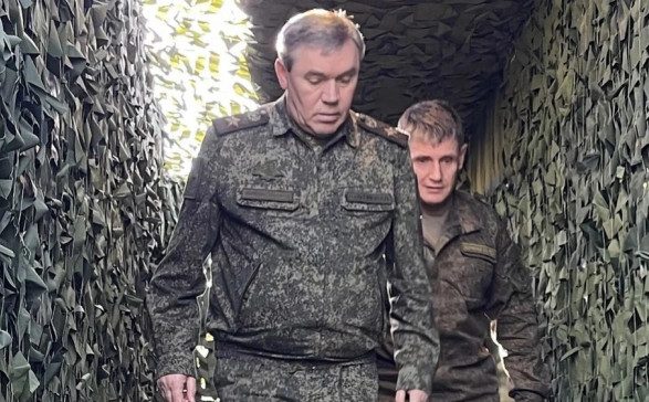 Советник Зеленского подтвердил попытку покушения на главу Генштаба РФ Герасимова