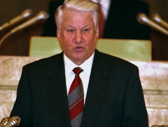 Экс-член Совбеза рассказал о переговорах Ельцина с США по Украине
