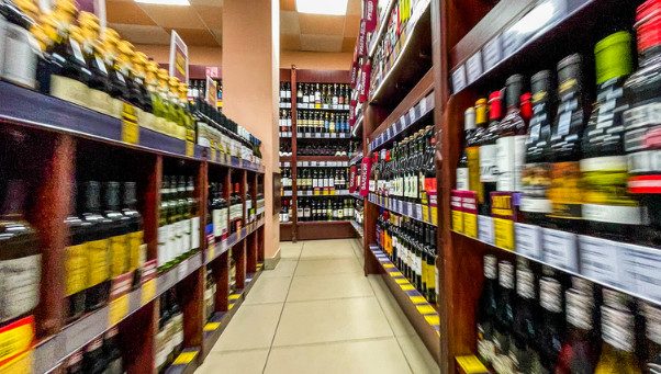 В Госдуме предложили продавать алкоголь только в специализированных магазинах