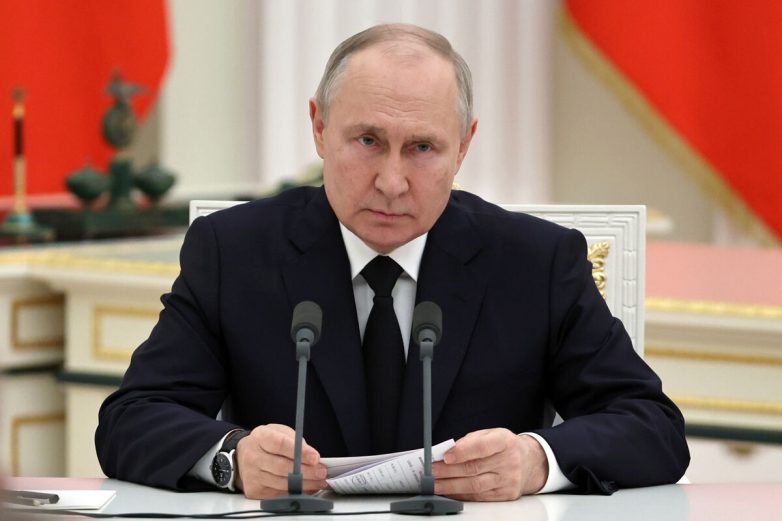 Путин собирается провести экстренное совещание об ужесточении валютного контроля