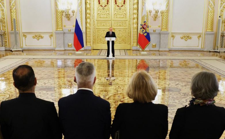 Путин считает невыгодной для России и Германии заморозку отношений