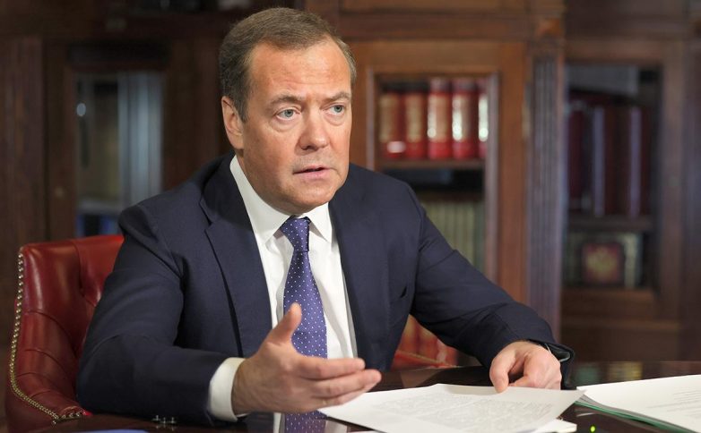 Медведев допускает точечные изменения в Конституции