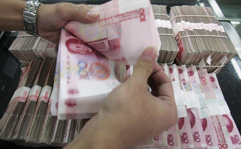 Объем юаней на счетах зарубежных банков упал за 1,5 года до минимумов