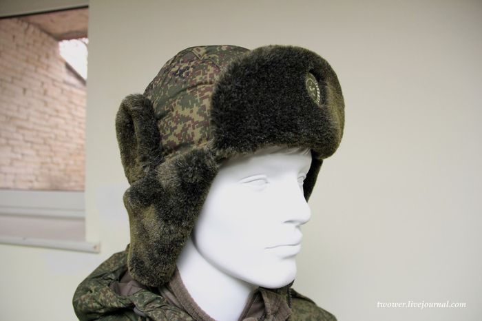 Солдаты изучают возможности ношения новой шапки-ушанки