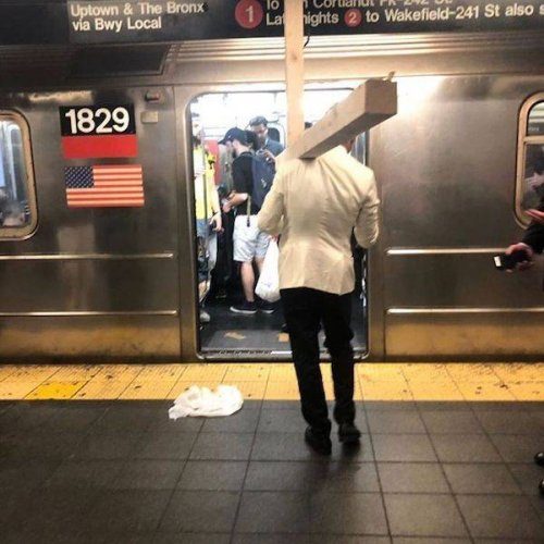 Чудаки в метро!
