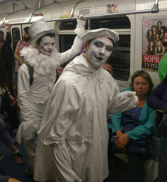 Странные пассажиры метро