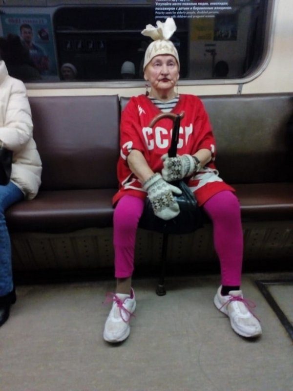Чудаки и модники, которых можно встретить в метро