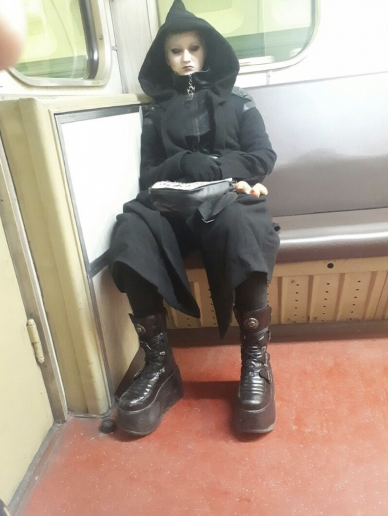 Странные люди из метро