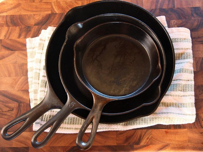 Прощай нагар: 5 эффективных способов, которые помогут очистить любую сковороду