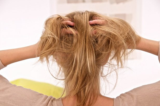 10 ошибок ухода, которые портят ваши волосы
