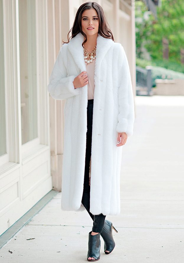 Красивые белые пальто и шубы
